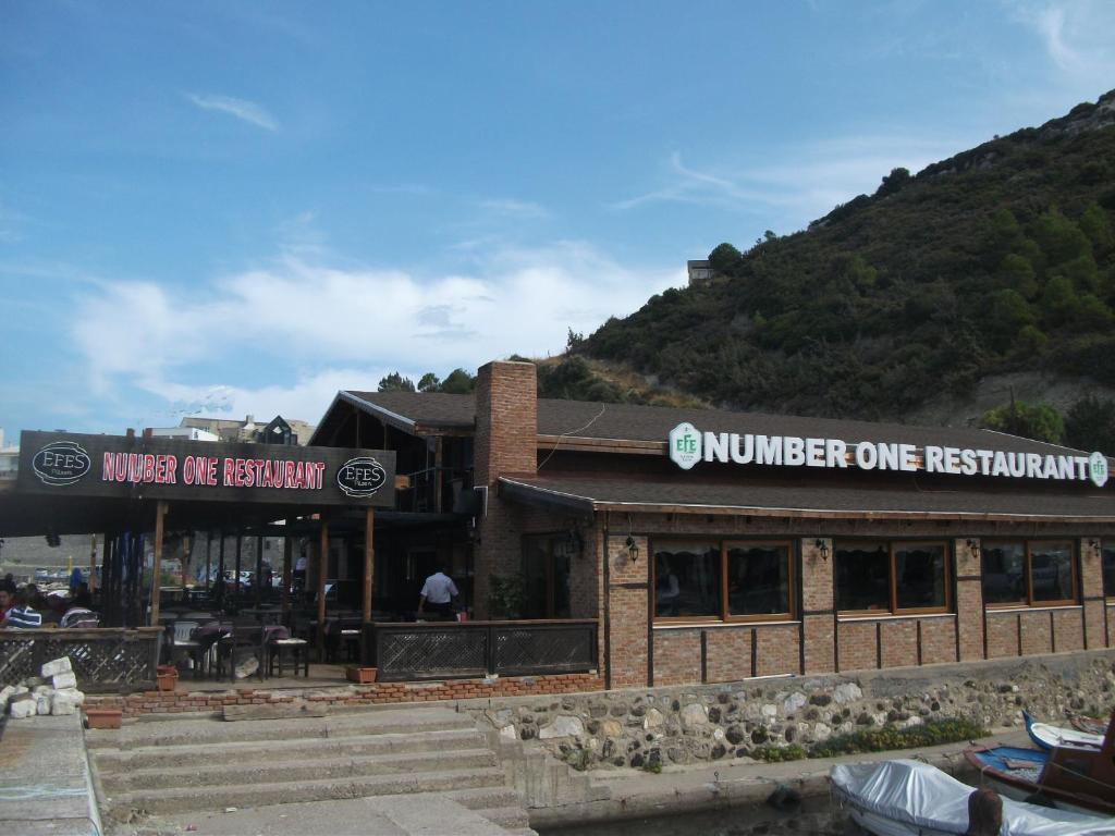 Number One Apart Hotel Karaburun  Extérieur photo